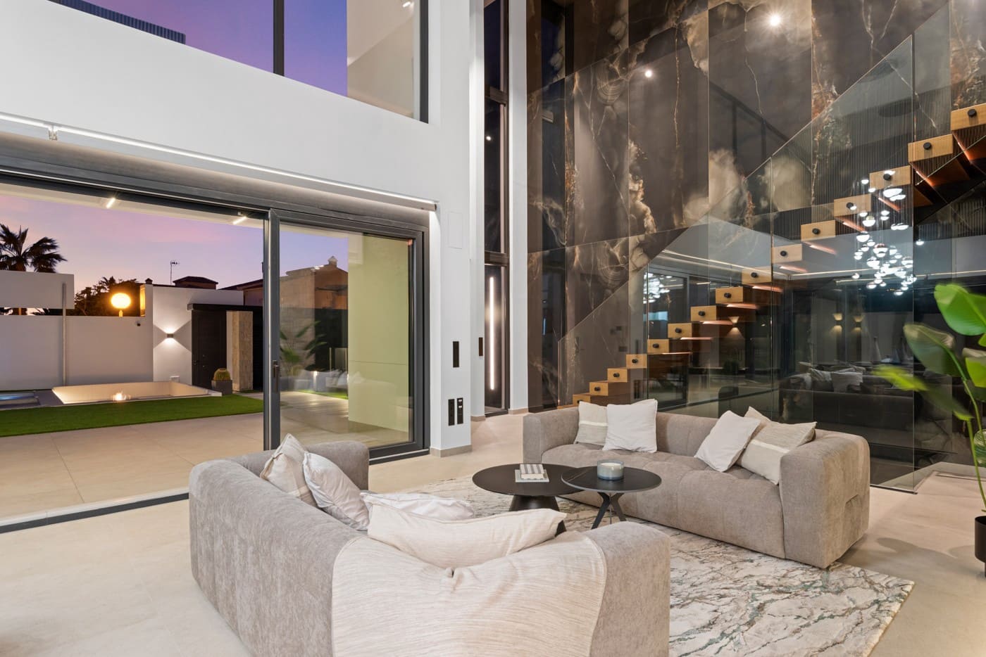 3 soverom Villa til salgs i La Zenia med svømmebasseng garasje - € 1 555 000 (Ref: 8410334)