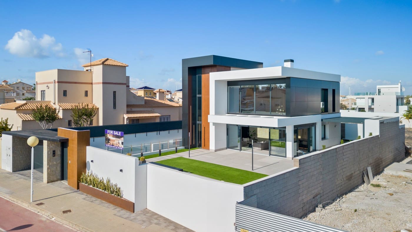 3 soverom Villa til salgs i La Zenia med svømmebasseng garasje - € 1 555 000 (Ref: 8410334)