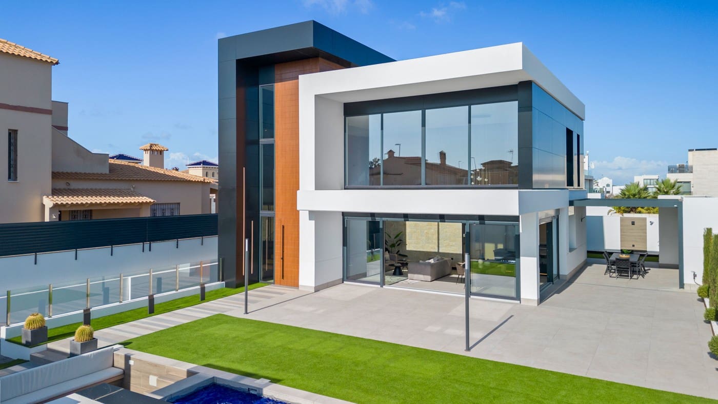 3 soverom Villa til salgs i La Zenia med svømmebasseng garasje - € 1 555 000 (Ref: 8410334)