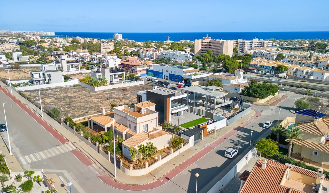 3 soverom Villa til salgs i La Zenia med svømmebasseng garasje - € 1 555 000 (Ref: 8410334)