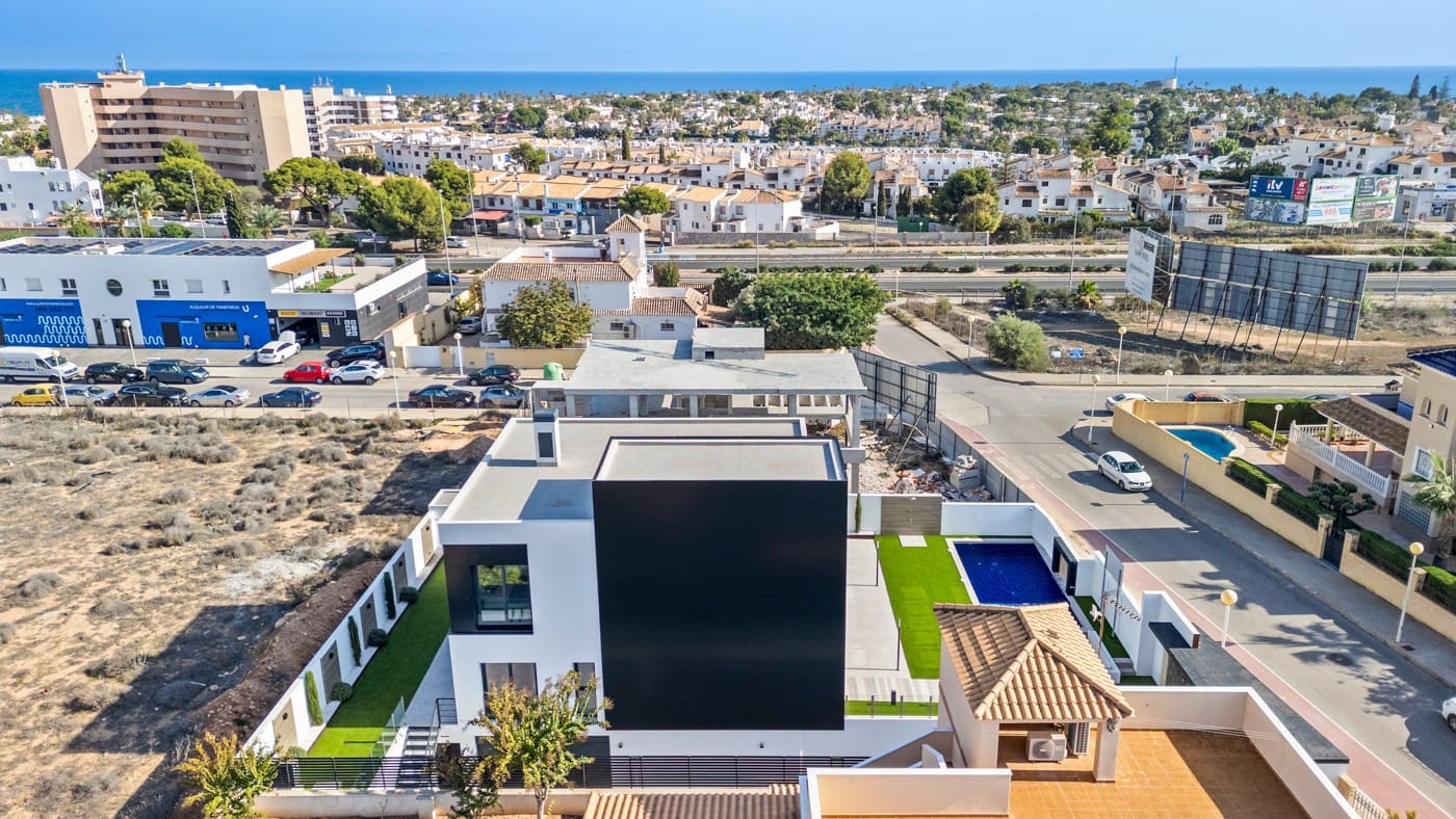 3 soverom Villa til salgs i La Zenia med svømmebasseng garasje - € 1 555 000 (Ref: 8410334)