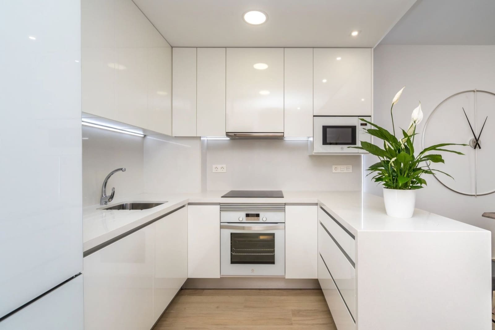 Apartamento de 3 habitaciones en Benidorm en venta con piscina garaje - 389.900 € (Ref: 8515021)