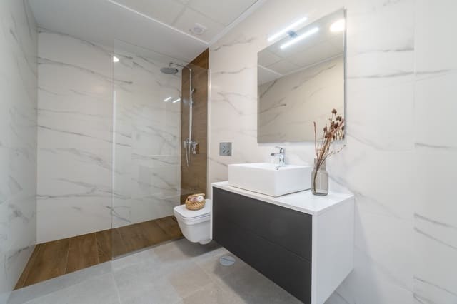 Casa de 3 habitaciones en Villamartin, Orihuela en venta con piscina garaje - 310.000 € (Ref: 8607214)