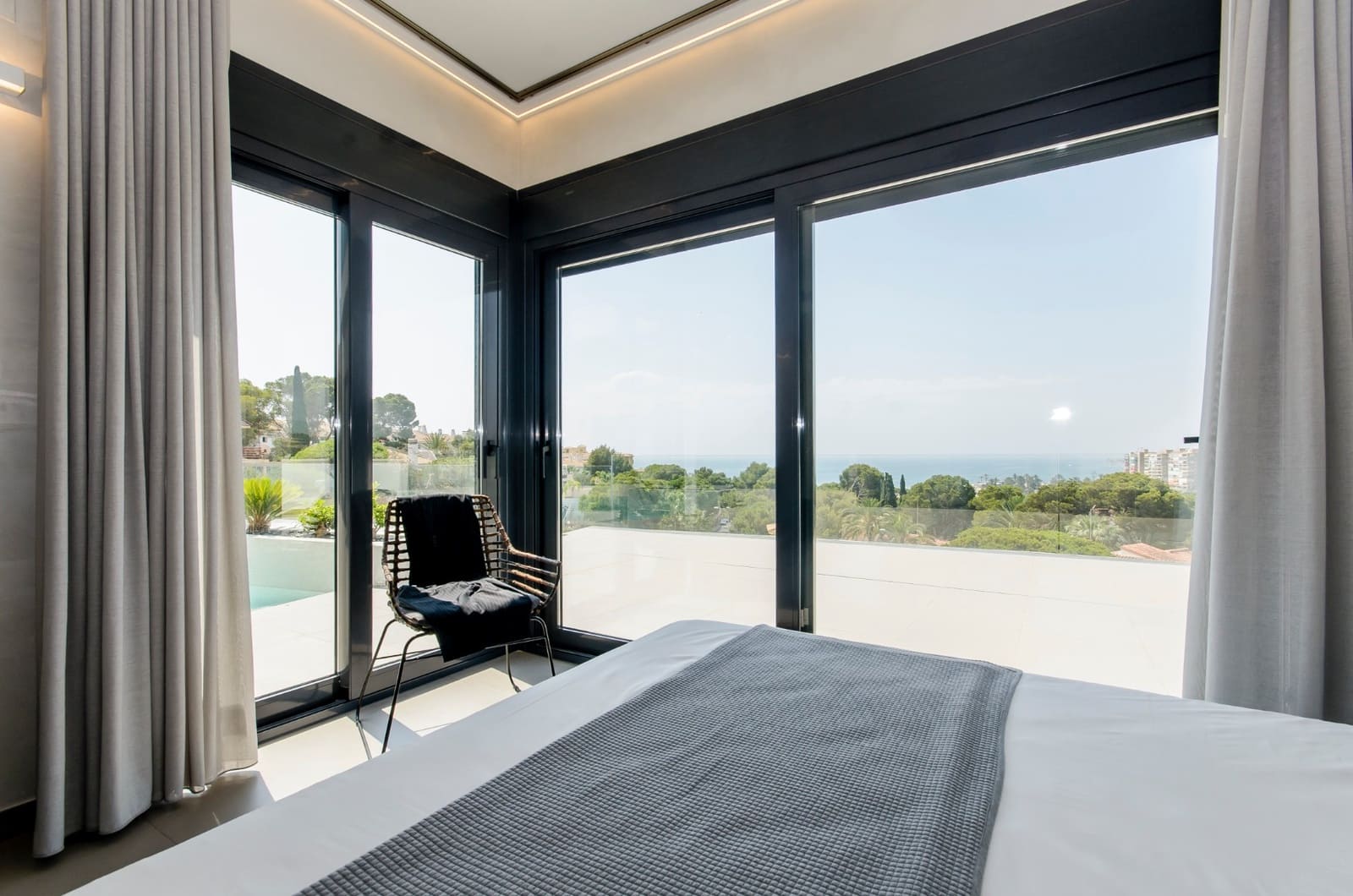 3 soveværelse Villa til salg i Cabo Roig med swimmingpool garage - € 1.175.000 (Ref: 8698487)