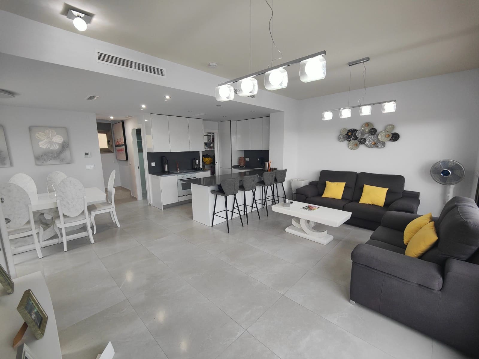 4 chambre Villa/Maison à vendre à Villamartin avec piscine - 625 000 € (Ref: 8771102)