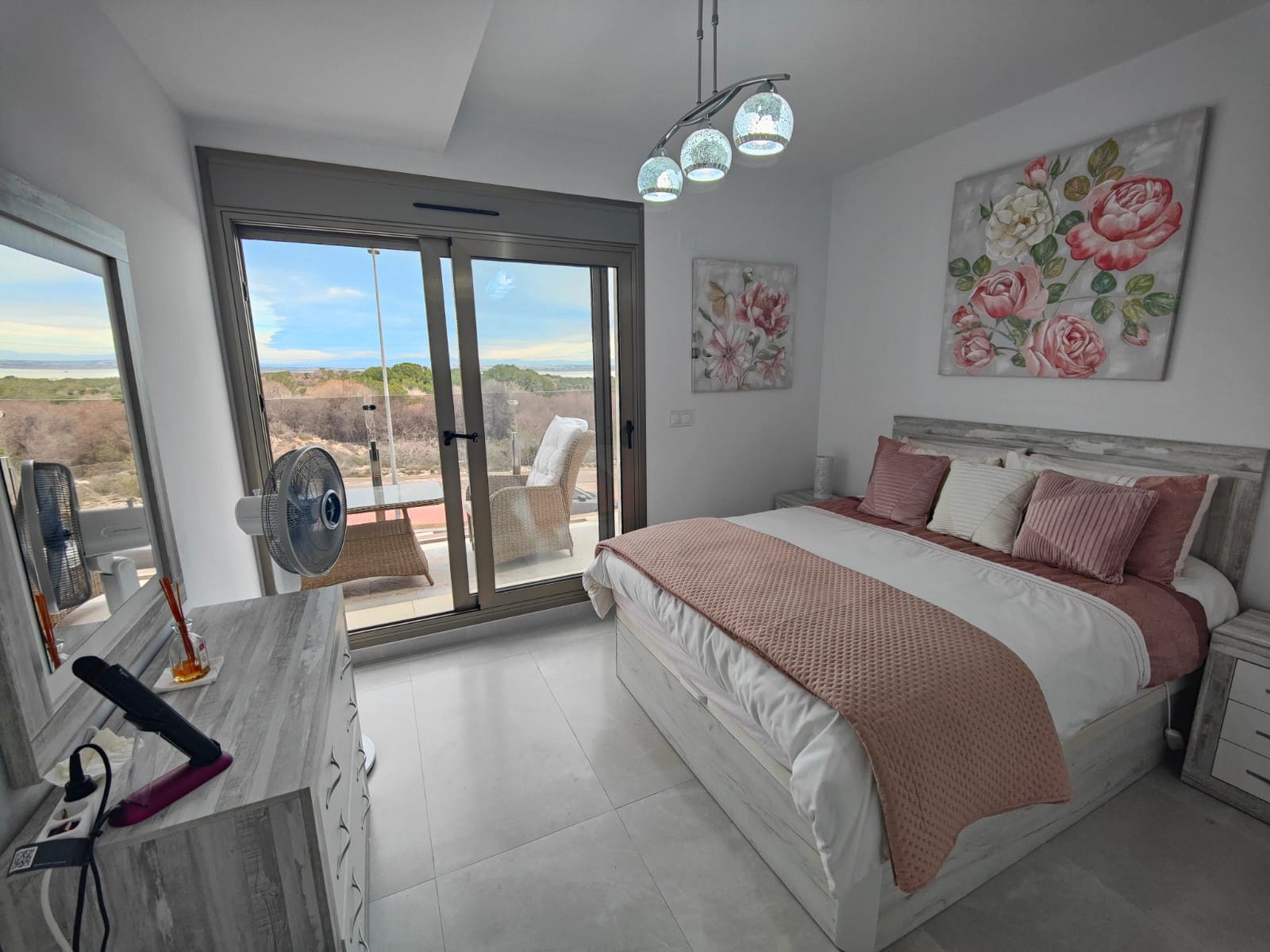 4 chambre Villa/Maison à vendre à Villamartin avec piscine - 625 000 € (Ref: 8771102)