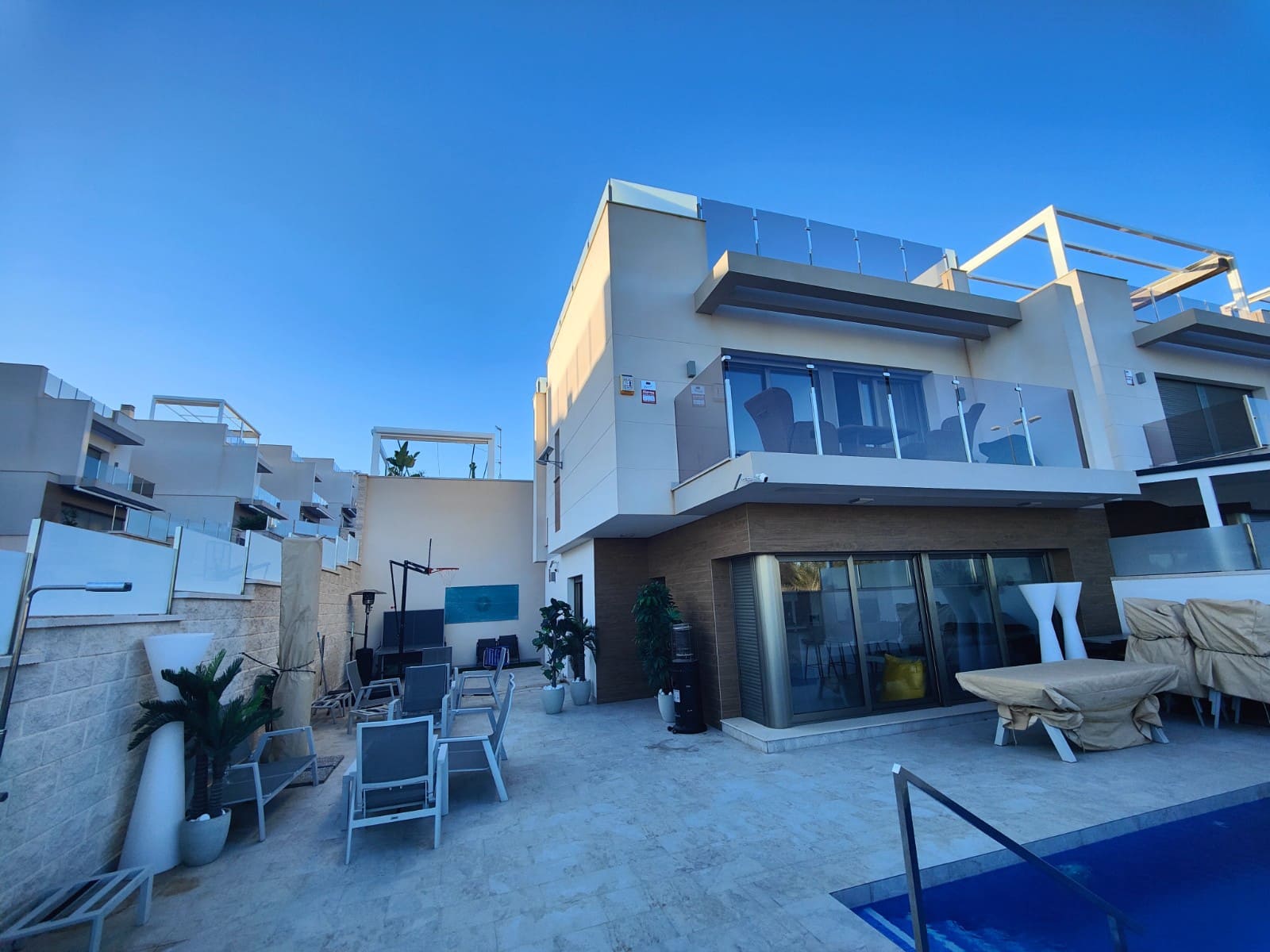 4 chambre Villa/Maison à vendre à Villamartin avec piscine - 625 000 € (Ref: 8771102)