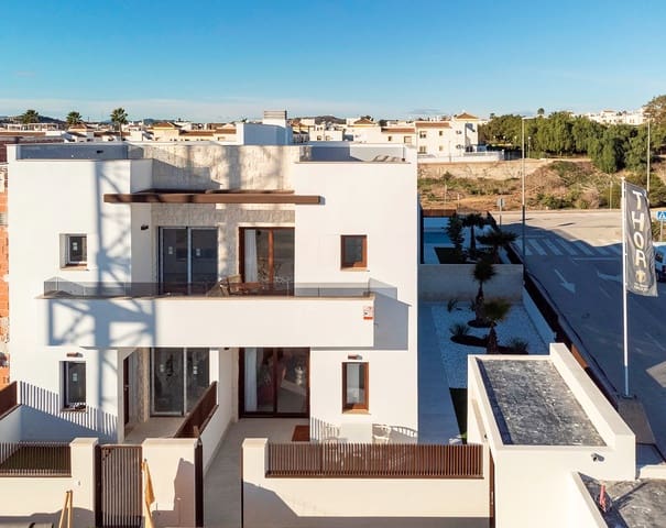 3 soveværelse Byhus til salg i San Miguel de Salinas med swimmingpool garage - € 299.000 (Ref: 8785293)