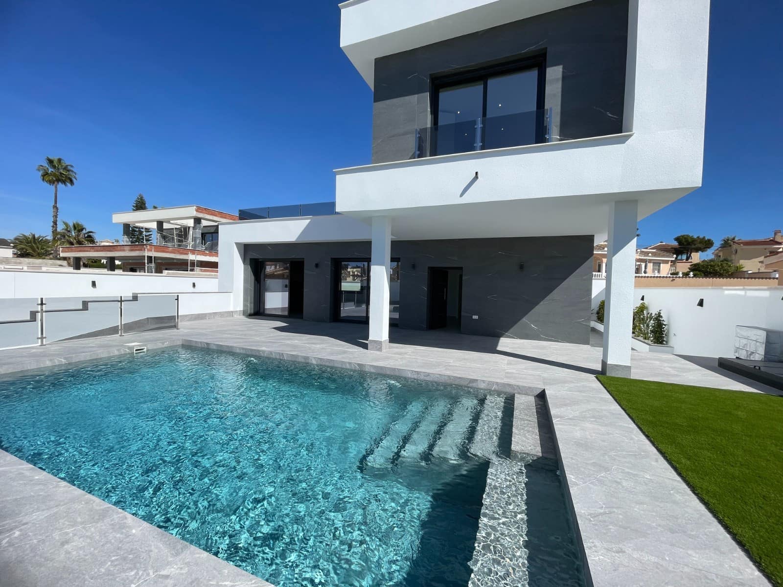 4 soveværelse Villa til salg i Dona Pepa med swimmingpool garage - € 799.900 (Ref: 8855497)