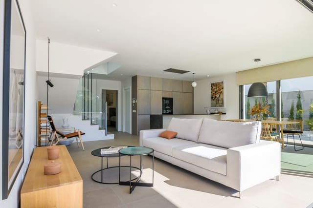 Chalet de 3 habitaciones en Campoamor, Orihuela en venta con piscina garaje - 755.000 € (Ref: 9004095)