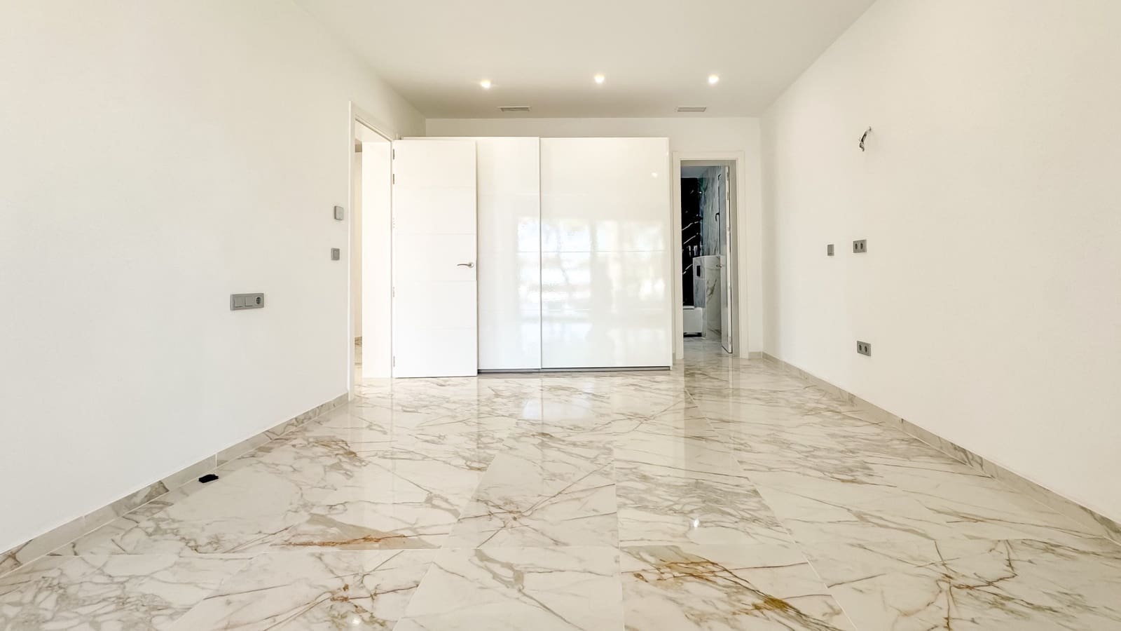 Chalet de 4 habitaciones en Los Balcones en venta con piscina garaje - 995.000 € (Ref: 9109433)