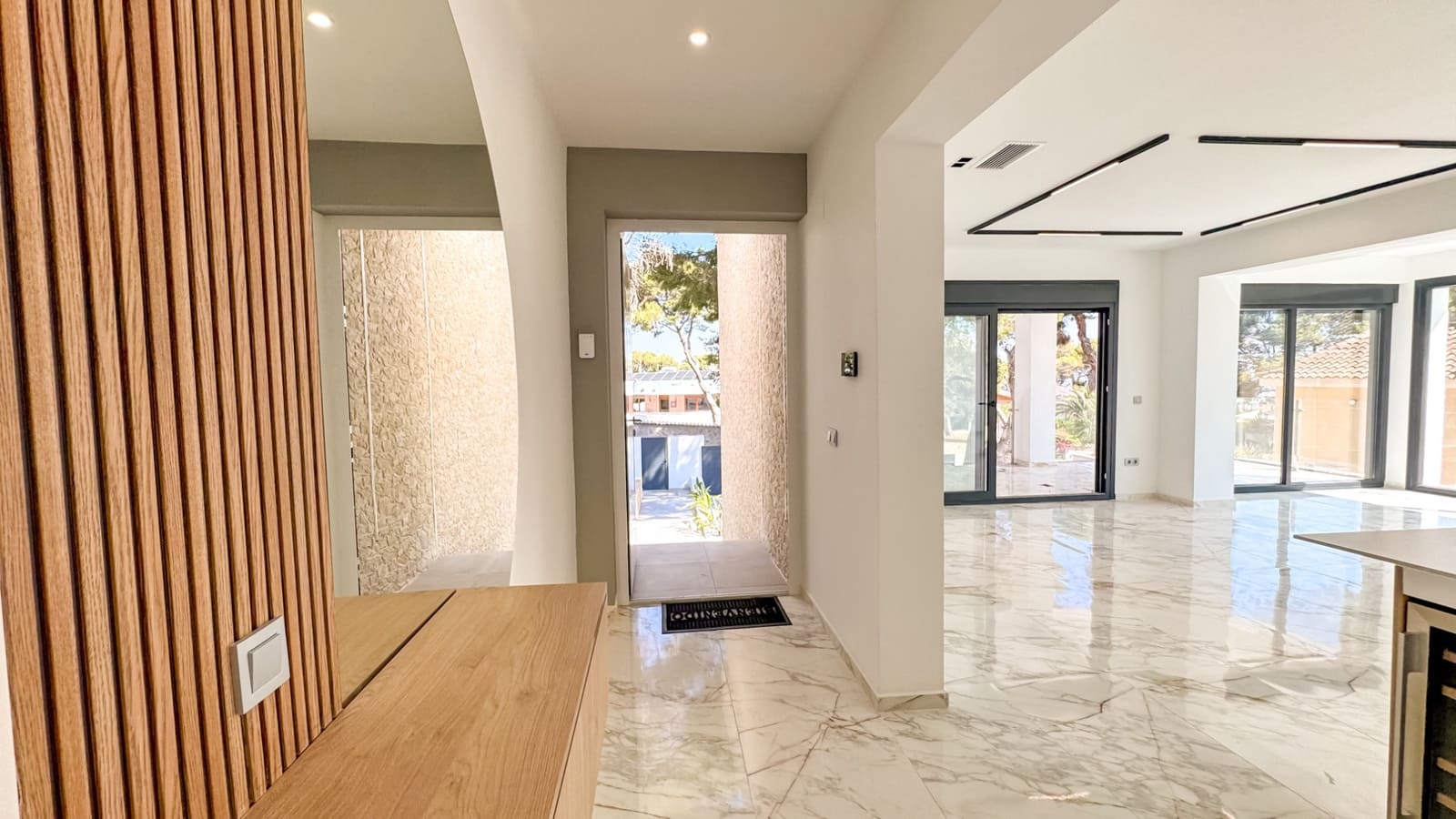 Chalet de 4 habitaciones en Los Balcones en venta con piscina garaje - 995.000 € (Ref: 9109433)