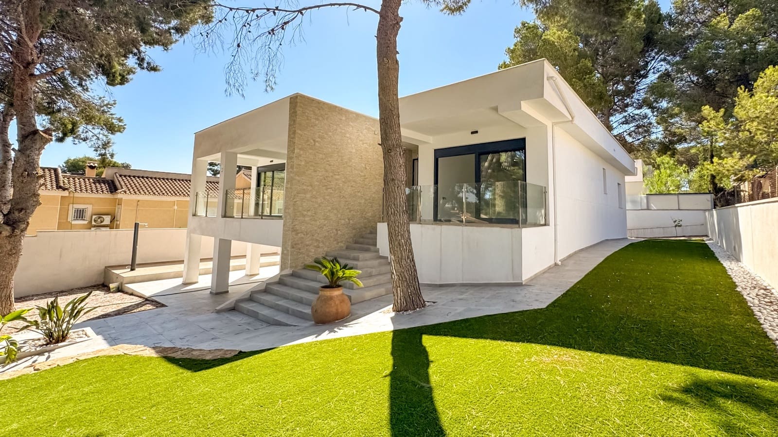 Chalet de 4 habitaciones en Los Balcones en venta con piscina garaje - 995.000 € (Ref: 9109433)