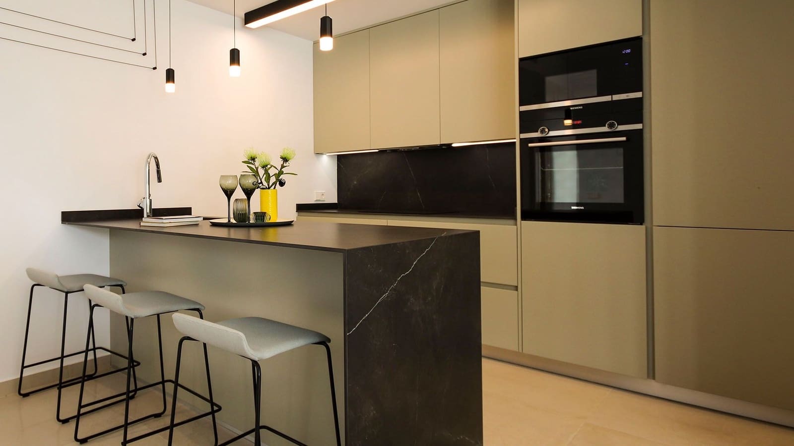 4 slaapkamer Villa te koop in Dona Pepa met zwembad garage - € 728.500 (Ref: 9164380)