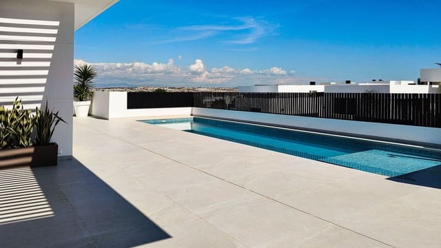 4 bedroom Villa for sale in Doña Pepa, Rojales with pool garage - € 798,750 (Ref: 9164380)