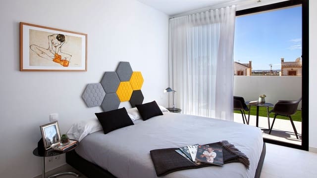 4 bedroom Villa for sale in Doña Pepa, Rojales with pool garage - € 735,000 (Ref: 9164381)