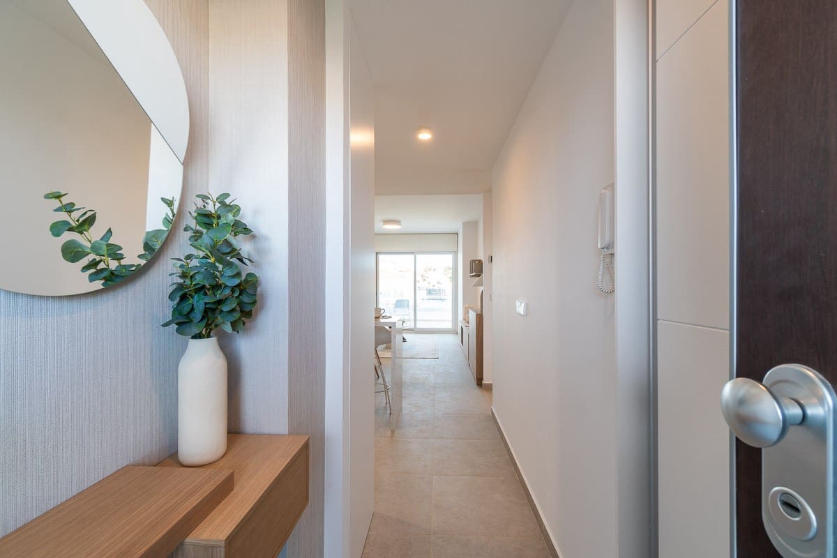 Apartamento de 2 habitaciones en Playa Flamenca en venta con piscina garaje - 325.000 € (Ref: 9216026)