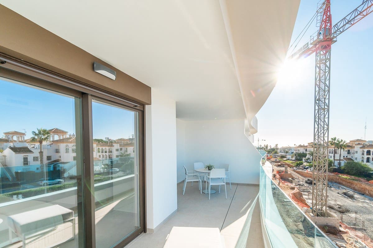 Apartamento de 2 habitaciones en Playa Flamenca en venta con piscina garaje - 325.000 € (Ref: 9216026)