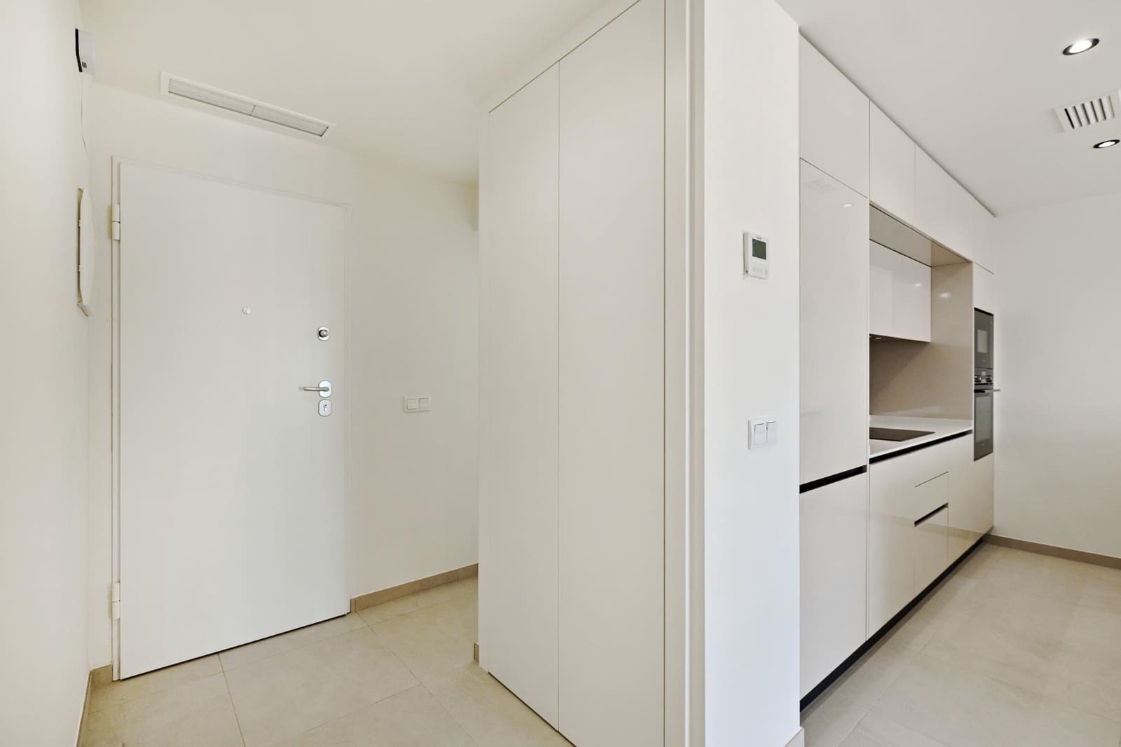 2 soverom Leilighet til salgs i Torrevieja med svømmebasseng garasje - € 380 000 (Ref: 9216027)