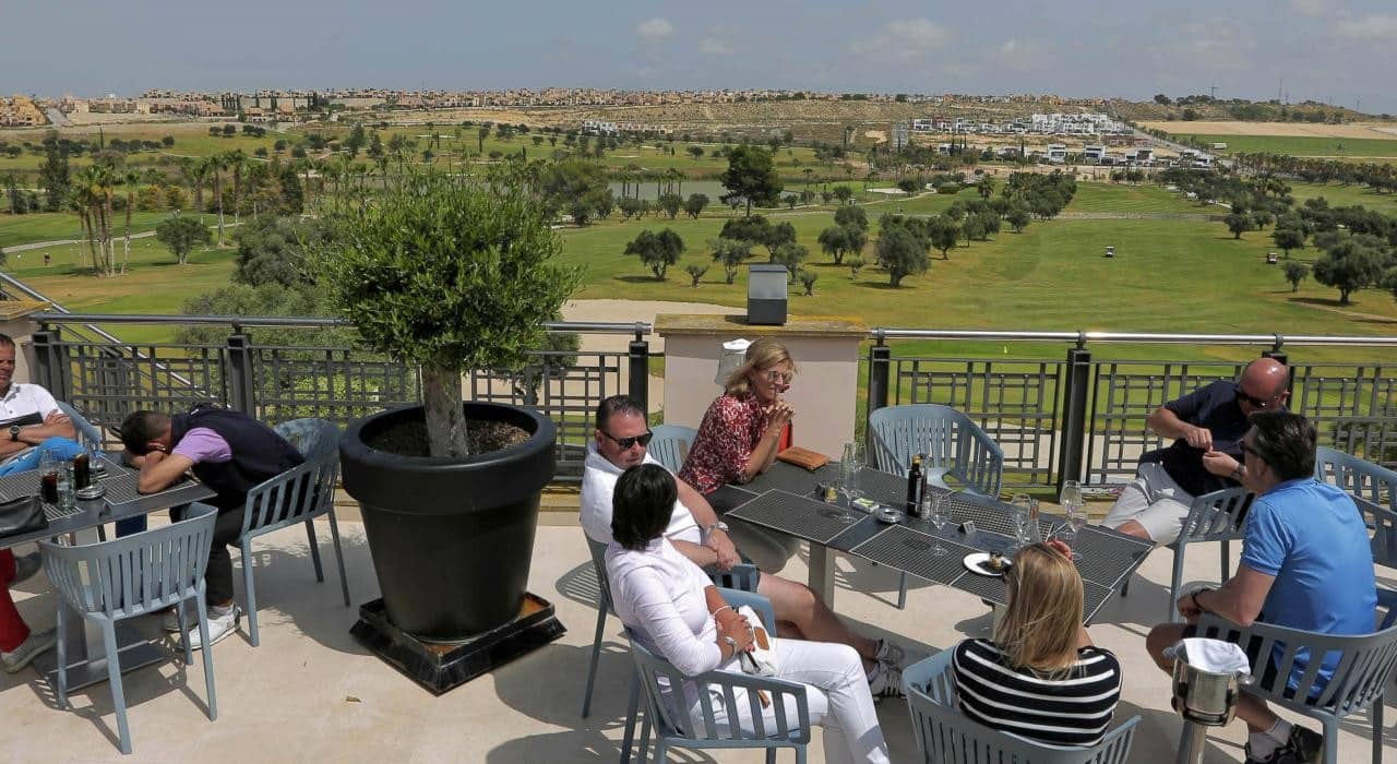 3 slaapkamer Villa te koop in Algorfa met zwembad garage - € 579.000 (Ref: 9409686)