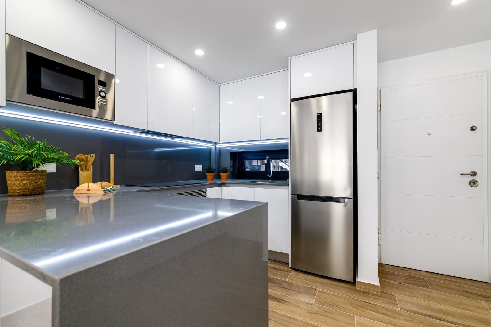 2 slaapkamer Appartement te koop in El Pinet met zwembad garage - € 290.000 (Ref: 9426257)