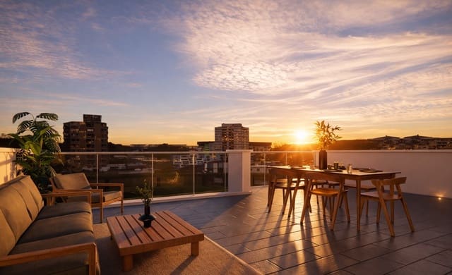 3 makuuhuone Huvila myytävänä paikassa Centro, Los Alcázares mukana uima-altaan 
autotalli - 590 000 € (Ref: 9539671)