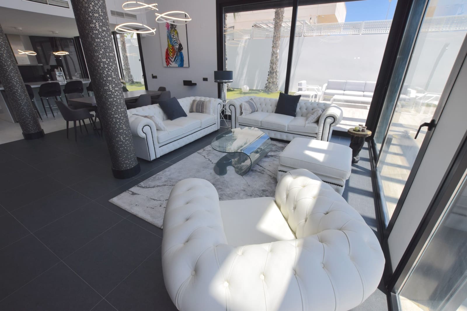 4 slaapkamer Villa te koop in Dona Pepa met zwembad garage - € 1.149.000 (Ref: 9911859)