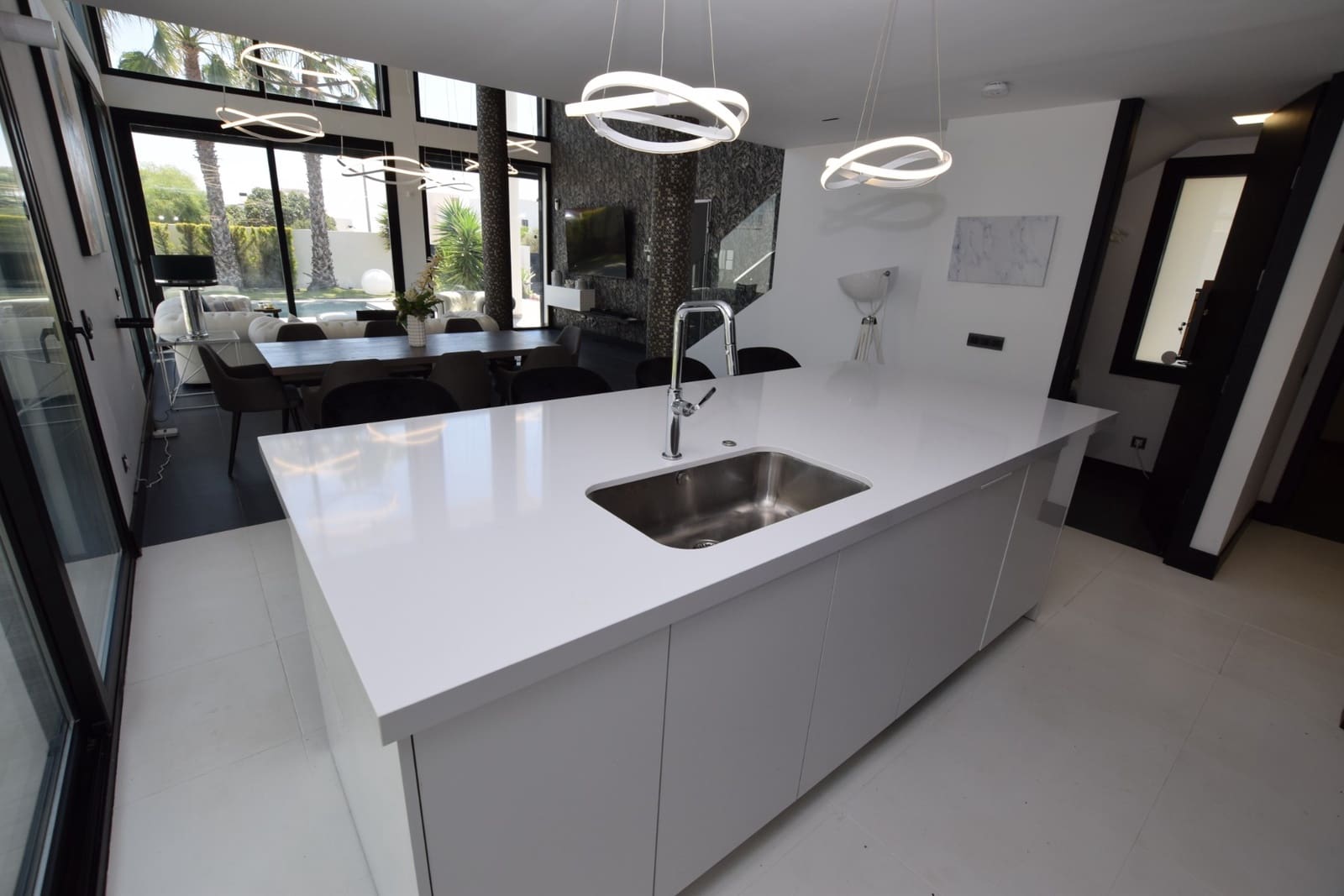 4 slaapkamer Villa te koop in Dona Pepa met zwembad garage - € 1.149.000 (Ref: 9911859)
