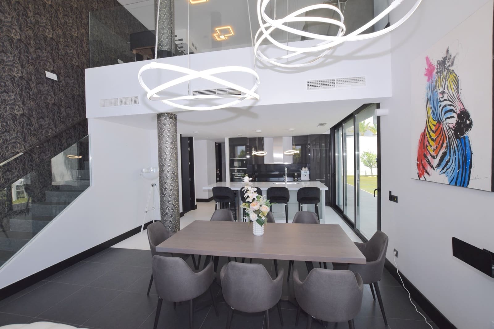 4 slaapkamer Villa te koop in Dona Pepa met zwembad garage - € 1.149.000 (Ref: 9911859)