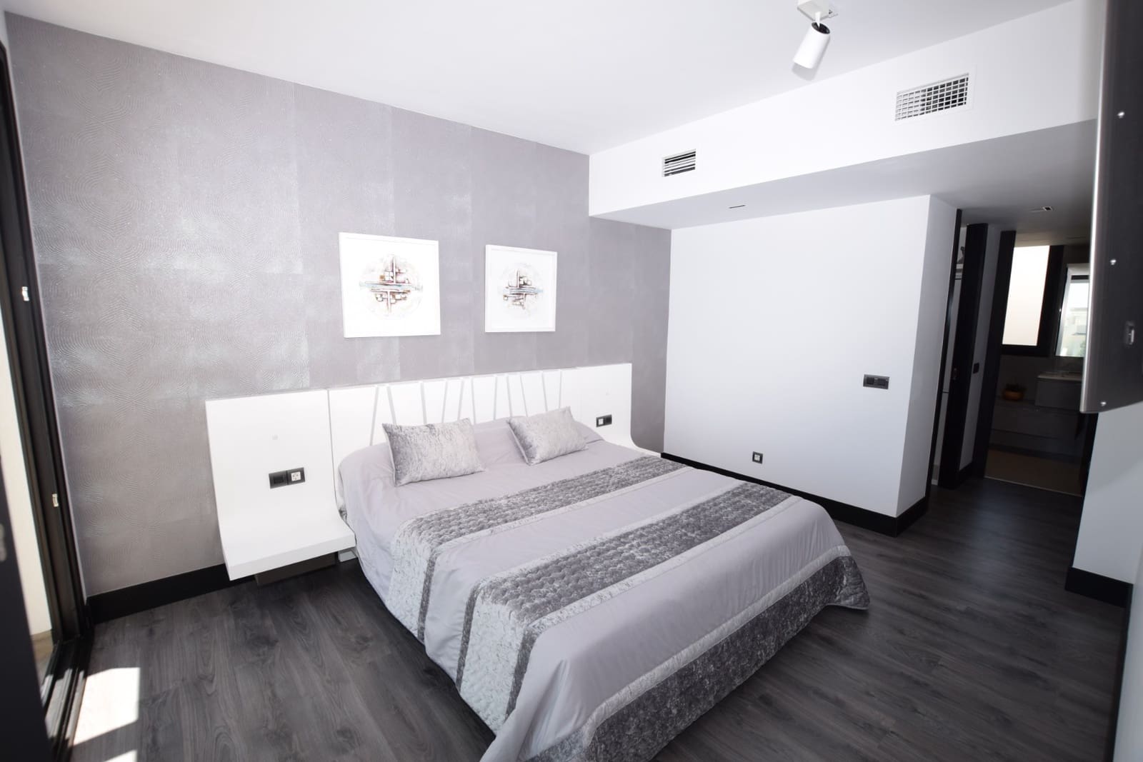 4 slaapkamer Villa te koop in Dona Pepa met zwembad garage - € 1.149.000 (Ref: 9911859)