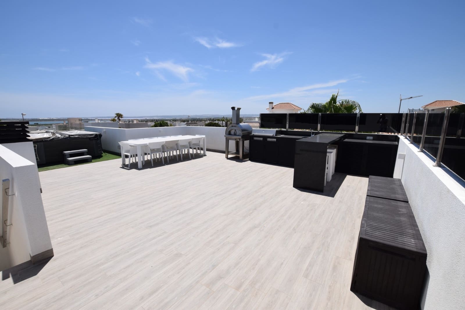 4 slaapkamer Villa te koop in Dona Pepa met zwembad garage - € 1.149.000 (Ref: 9911859)