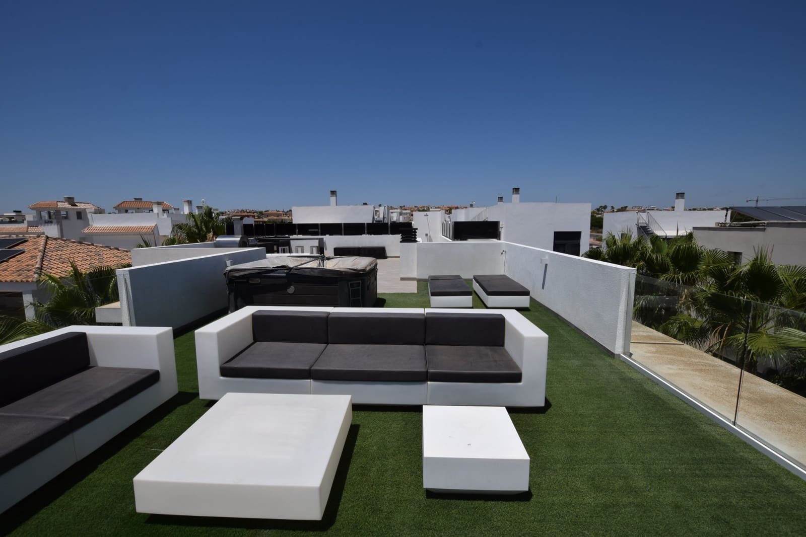 4 slaapkamer Villa te koop in Dona Pepa met zwembad garage - € 1.149.000 (Ref: 9911859)