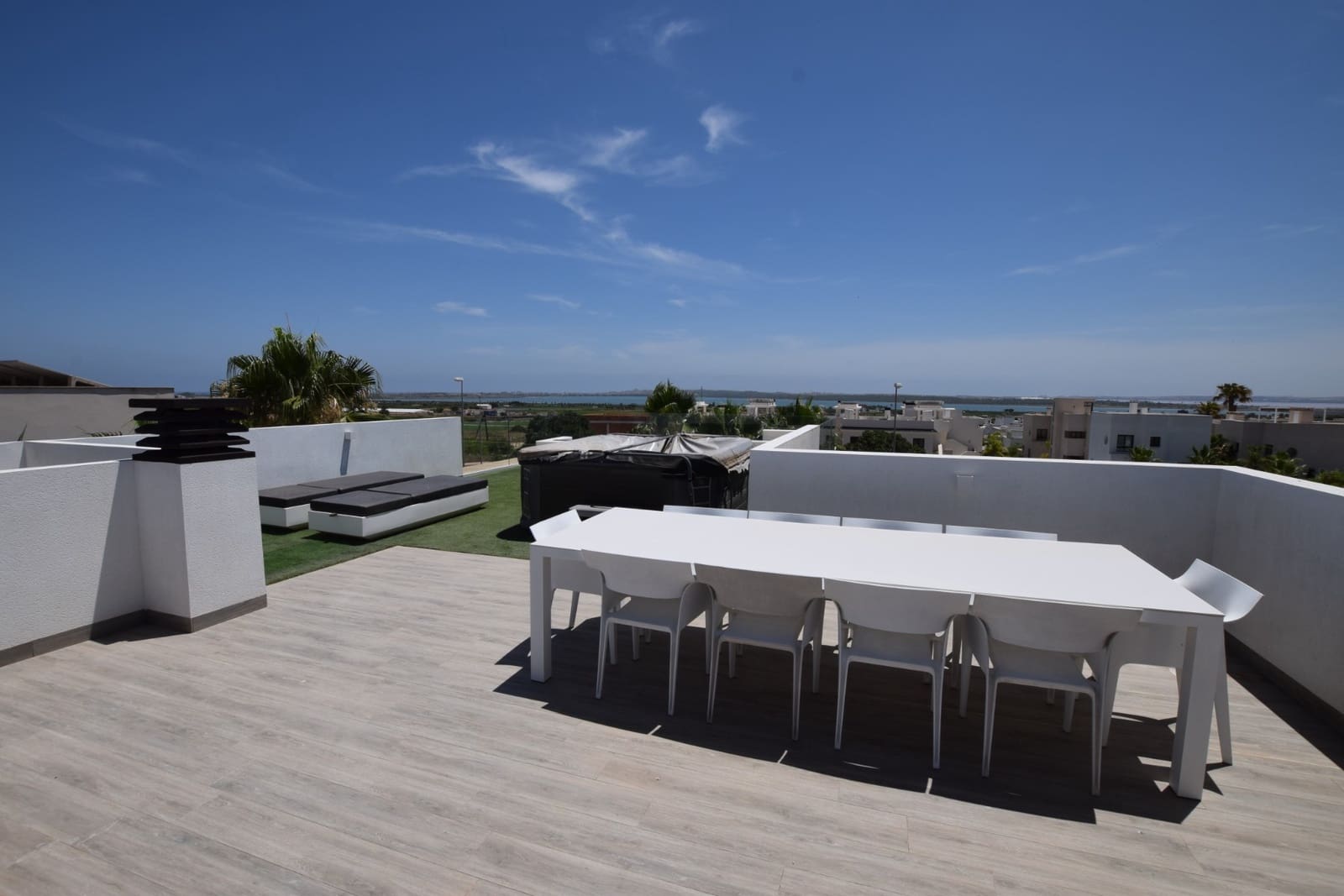 4 slaapkamer Villa te koop in Dona Pepa met zwembad garage - € 1.149.000 (Ref: 9911859)
