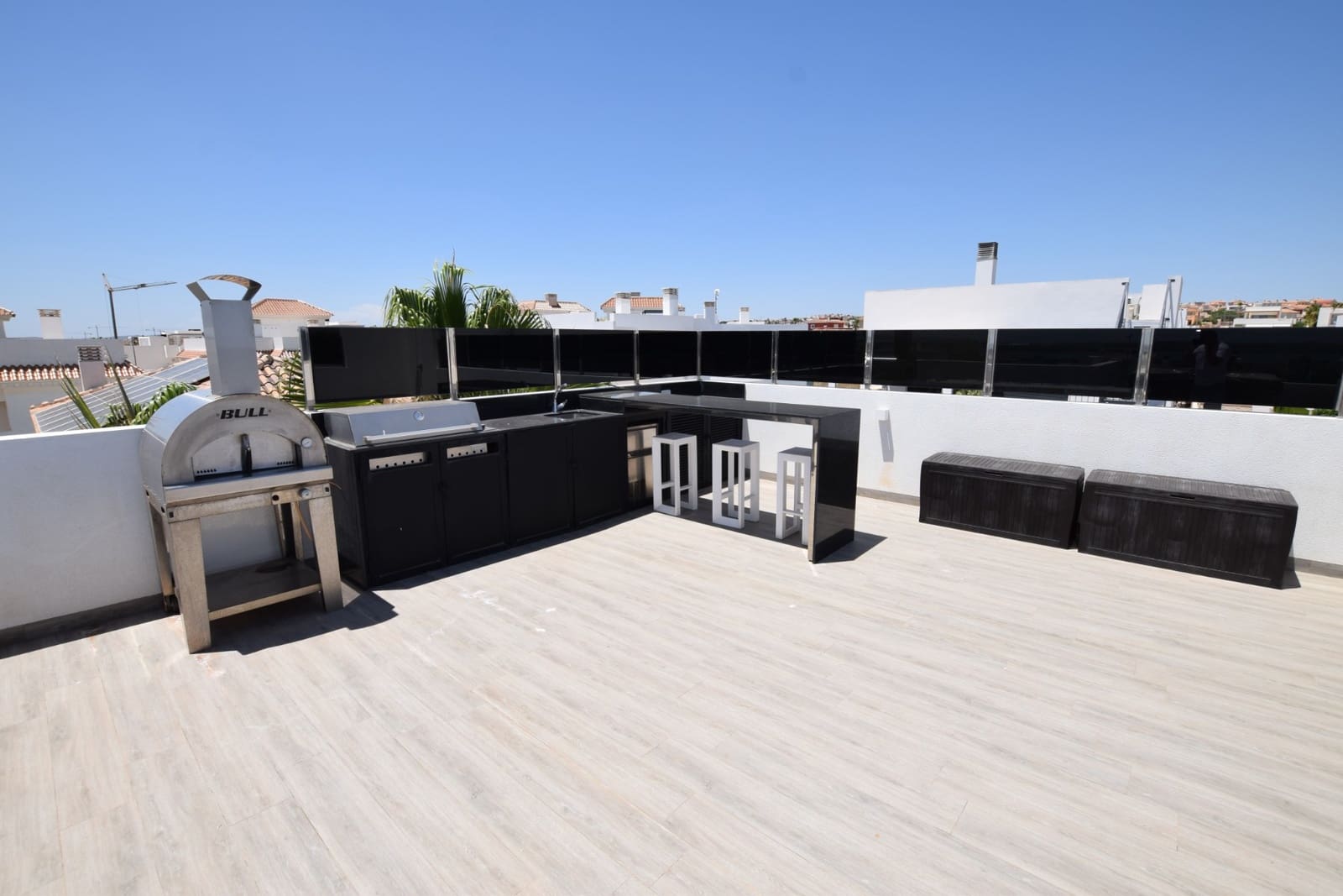 4 slaapkamer Villa te koop in Dona Pepa met zwembad garage - € 1.149.000 (Ref: 9911859)