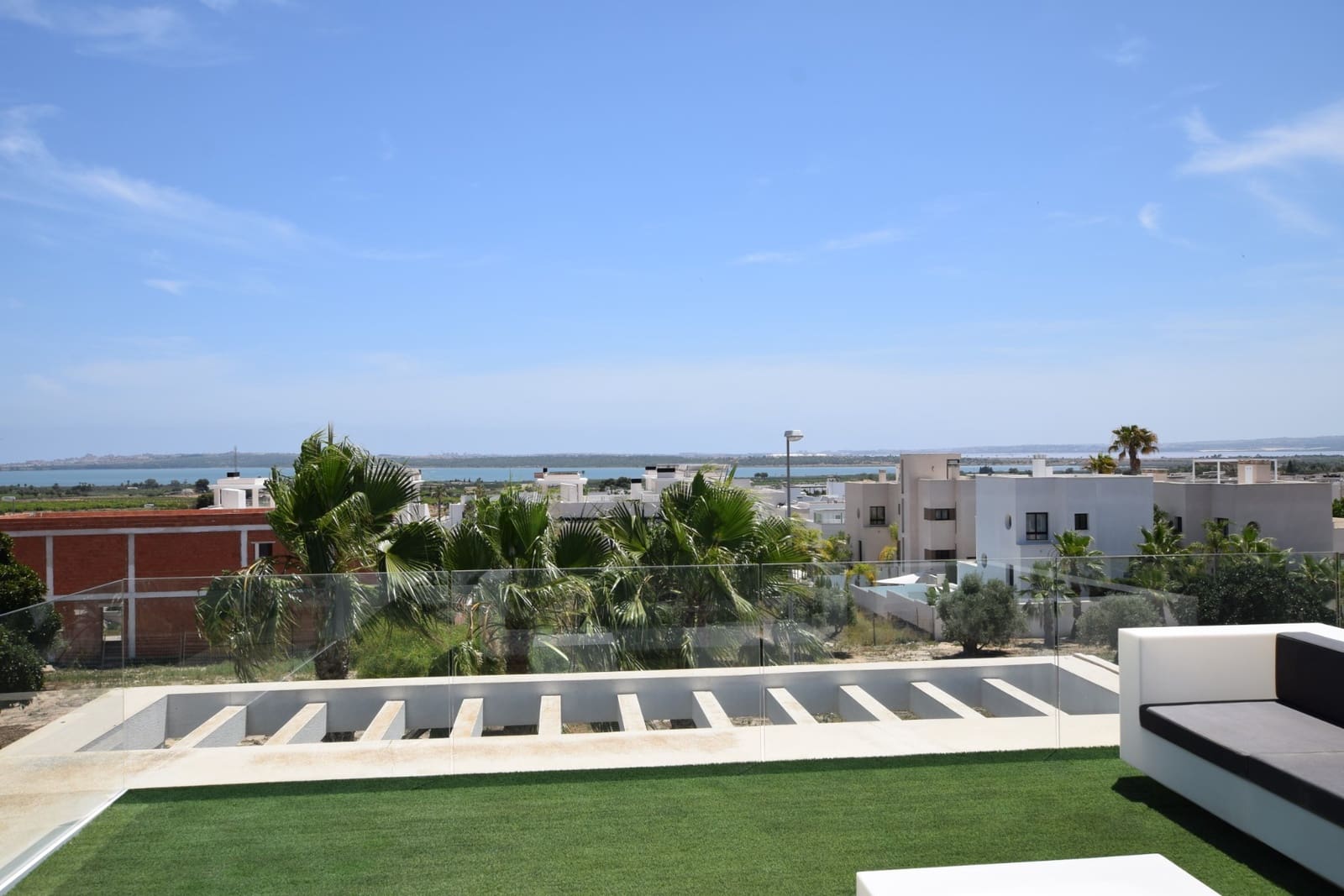 4 slaapkamer Villa te koop in Dona Pepa met zwembad garage - € 1.149.000 (Ref: 9911859)