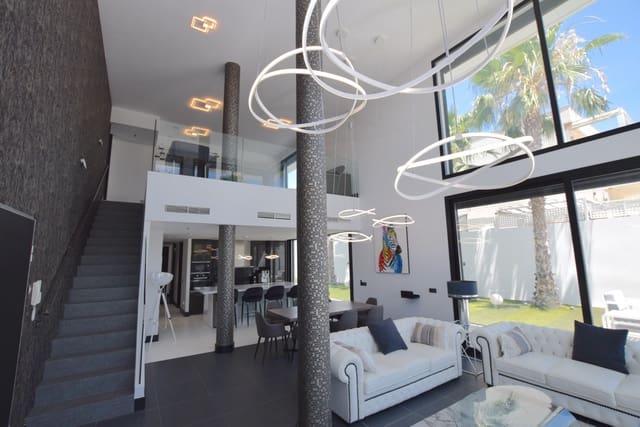 4 slaapkamer Villa te koop in Doña Pepa, Rojales met zwembad garage - € 1.149.000 (Ref: 9911859)