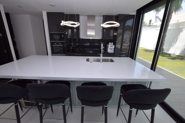 4 slaapkamer Villa te koop in Doña Pepa, Rojales met zwembad garage - € 1.149.000 (Ref: 9911859)