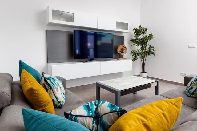 3 soveværelse Villa til salg i Pilar de la Horadada ciudad, Pilar de la Horadada med swimmingpool garage - € 475.000 (Ref: 9946351)