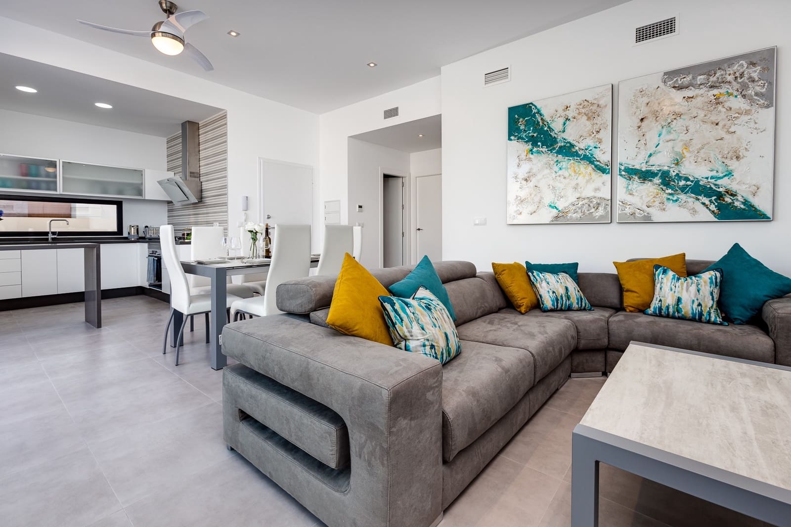 3 soveværelse Villa til salg i Pilar de la Horadada med swimmingpool garage - € 475.000 (Ref: 9946351)