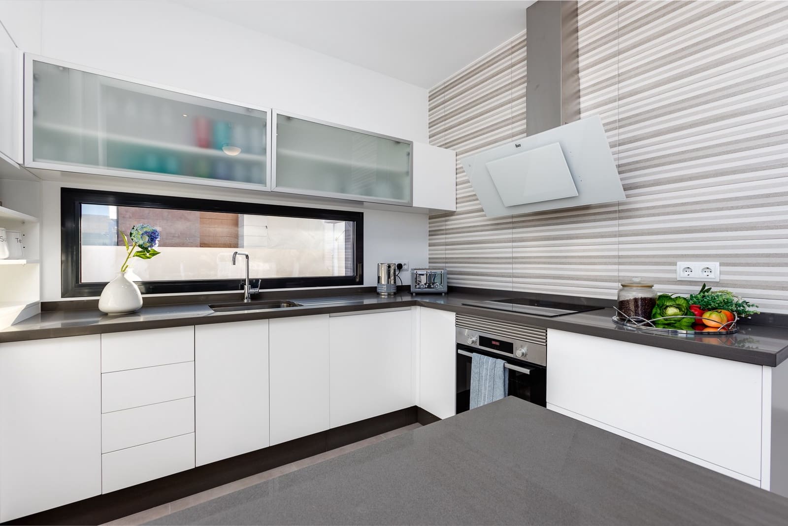 3 soveværelse Villa til salg i Pilar de la Horadada med swimmingpool garage - € 475.000 (Ref: 9946351)