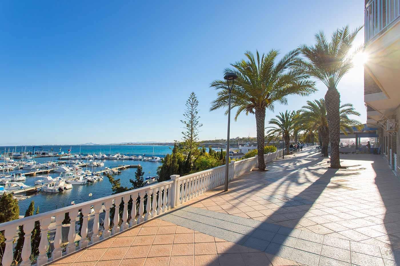 3 makuuhuone Huoneisto myytävänä paikassa Torre de la Horadada mukana uima-altaan 
autotalli - 345 000 € (Ref: 9977787)
