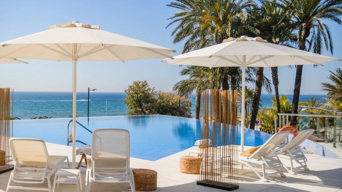 3 slaapkamer Villa te koop in Campoamor met zwembad garage - € 1.090.000 (Ref: 9977789)