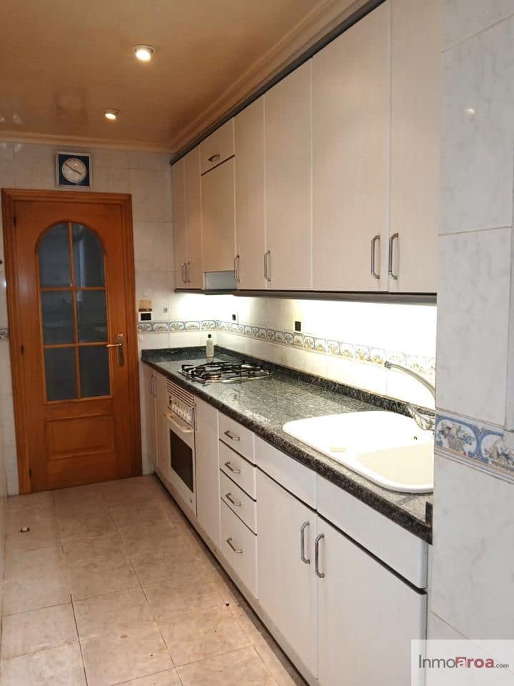 4 slaapkamer Flat te koop in Castello de la Plana met garage - € 189.000 (Ref: 10014301)