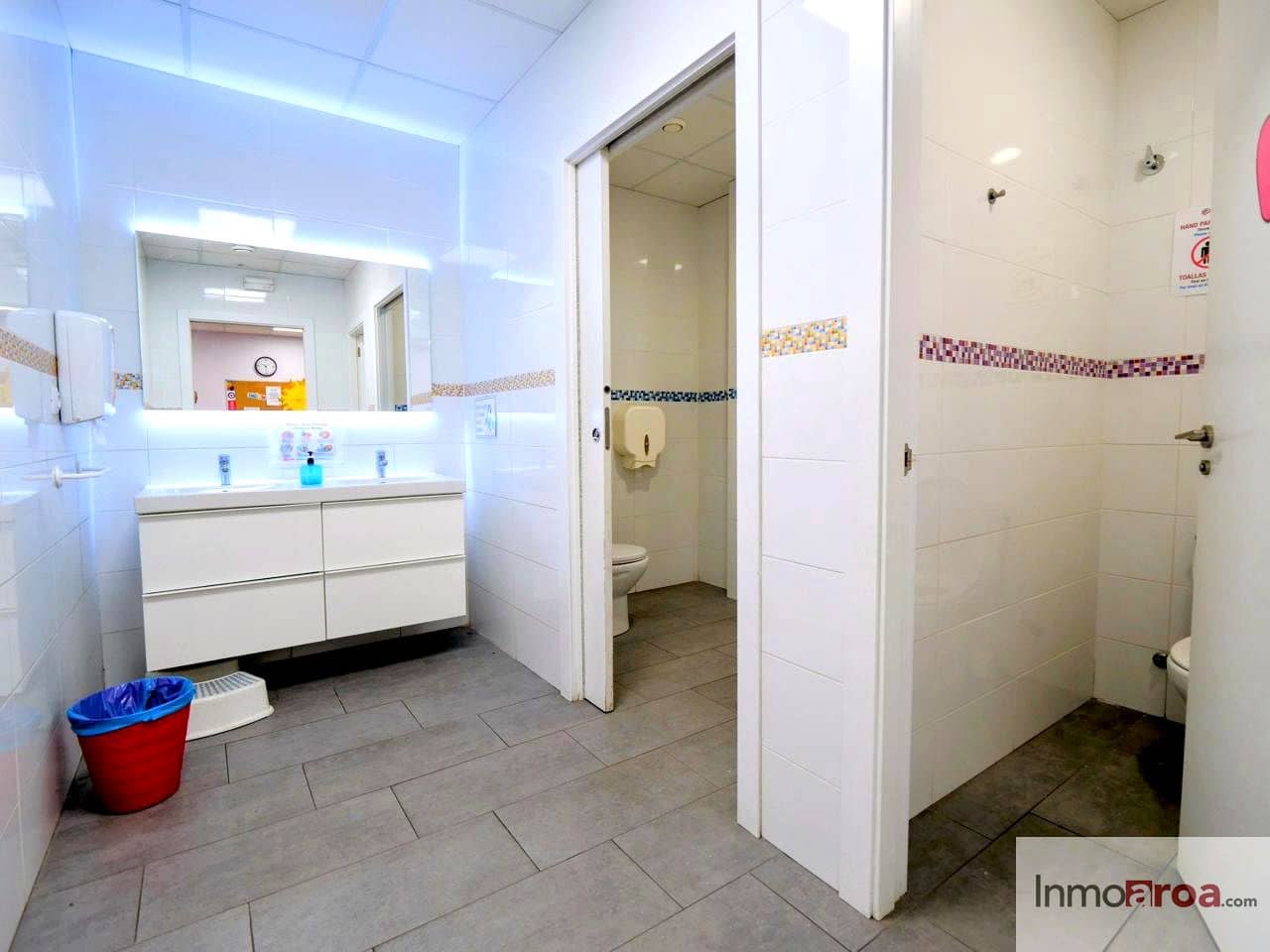 3 soverom Bedrift til leie i Betera - € 3 000 (Ref: 8033758)