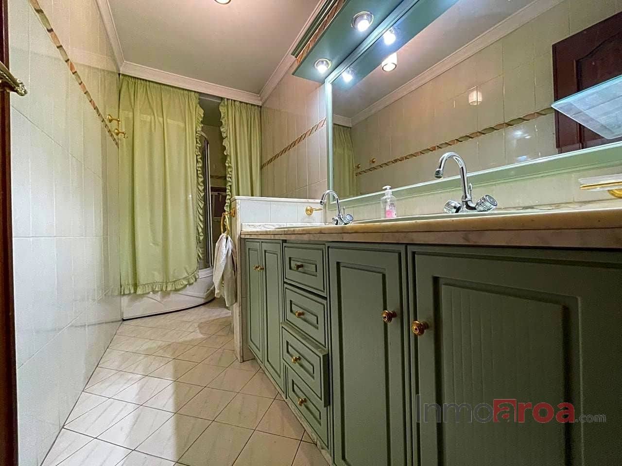 5 soveværelse Villa til salg i Castello de la Plana - € 600.000 (Ref: 8263918)