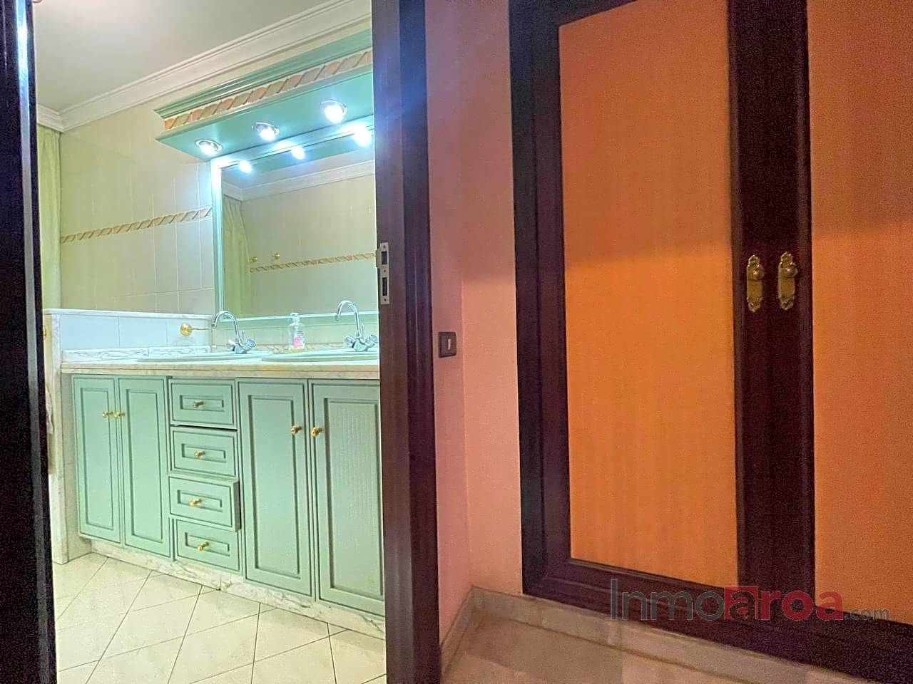 5 soveværelse Villa til salg i Castello de la Plana - € 600.000 (Ref: 8263918)