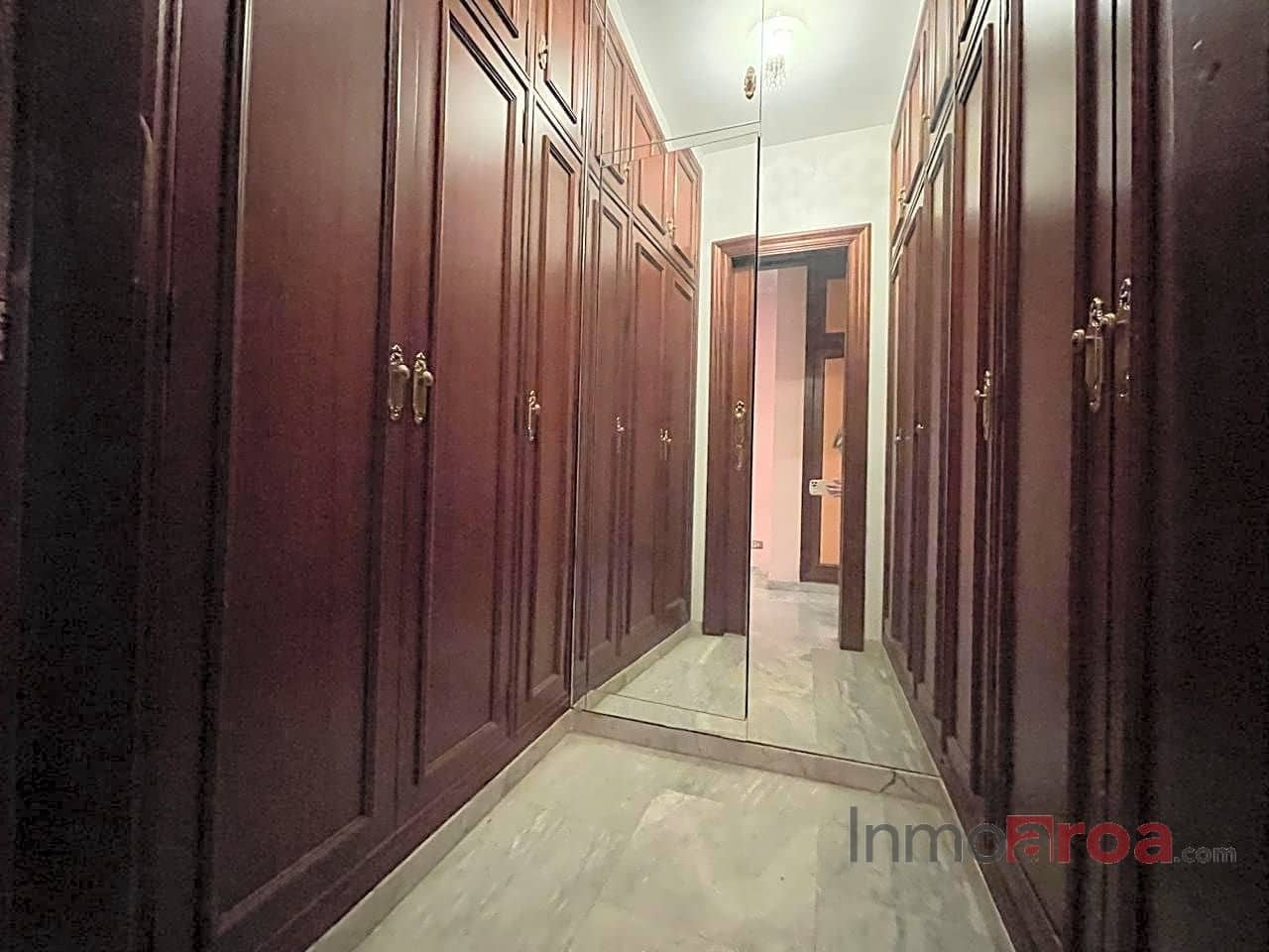 5 soveværelse Villa til salg i Castello de la Plana - € 600.000 (Ref: 8263918)