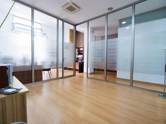 2 bedroom Office for rent in Bétera - € 300 (Ref: 8343984)