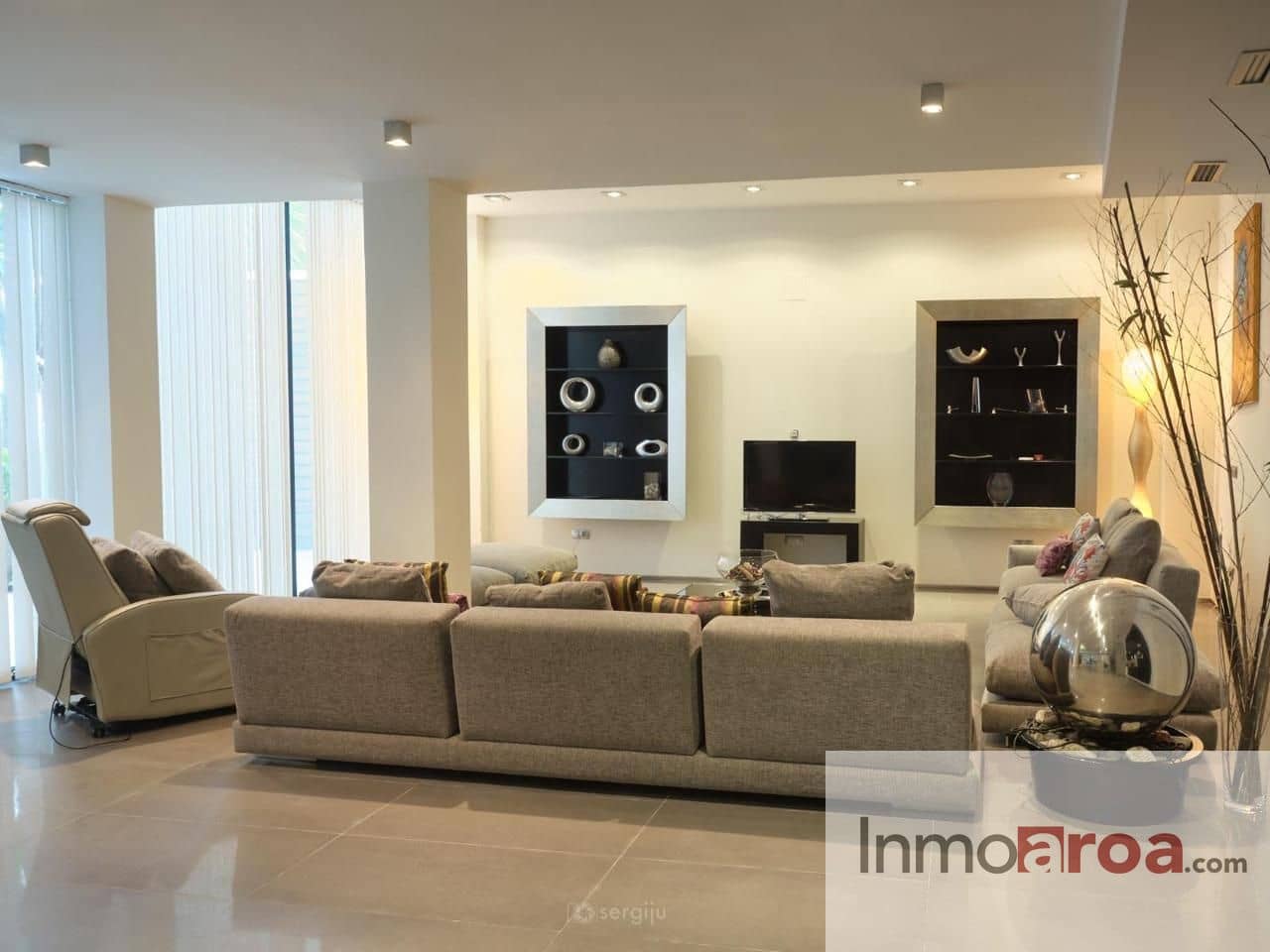 Villa/Maison de 4 chambres à louer à Benicassim avec piscine garage - 5 900 € (Ref: 9009899)