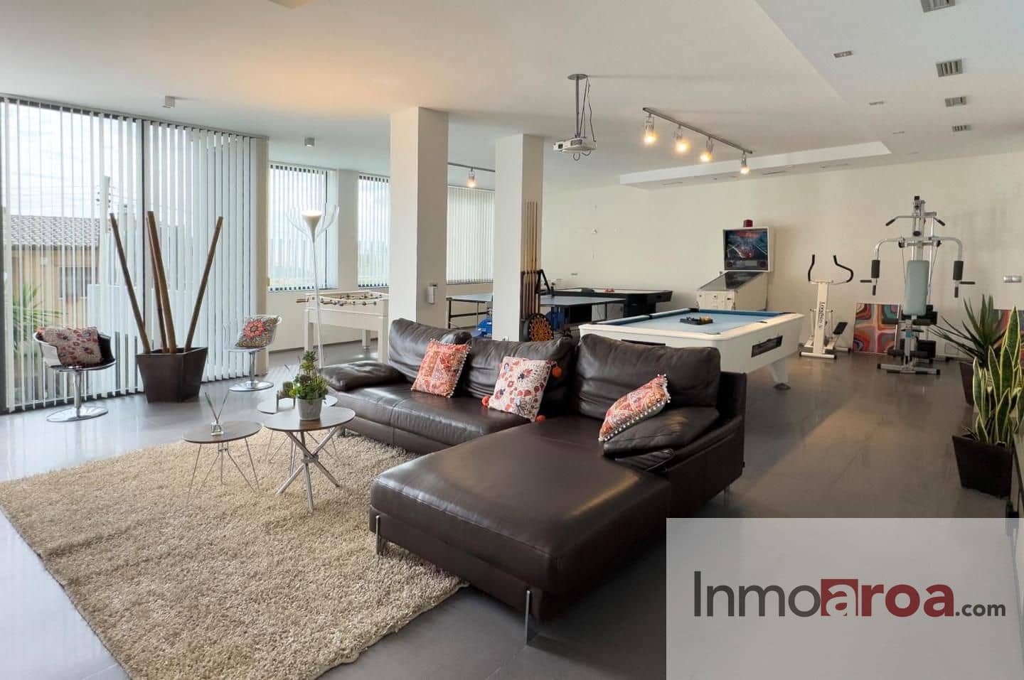 Villa/Maison de 4 chambres à louer à Benicassim avec piscine garage - 5 900 € (Ref: 9009899)